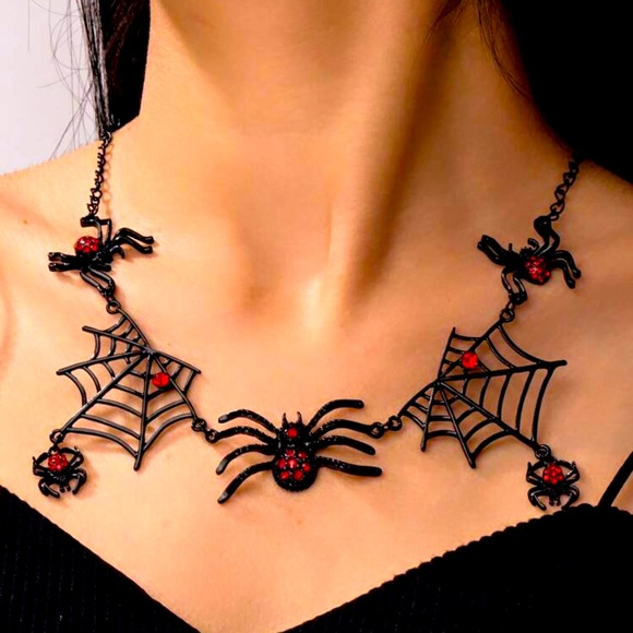 🕷️😬🕷️ SCARY❗️ BLACK WITH RED RHINESTONES SPIDER WEB NECKLACE❗️ - Picture 4 of 5